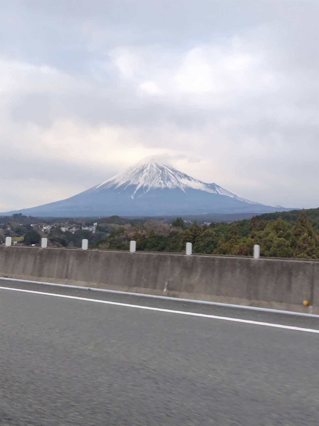 箱根帰りに車で見た富士山