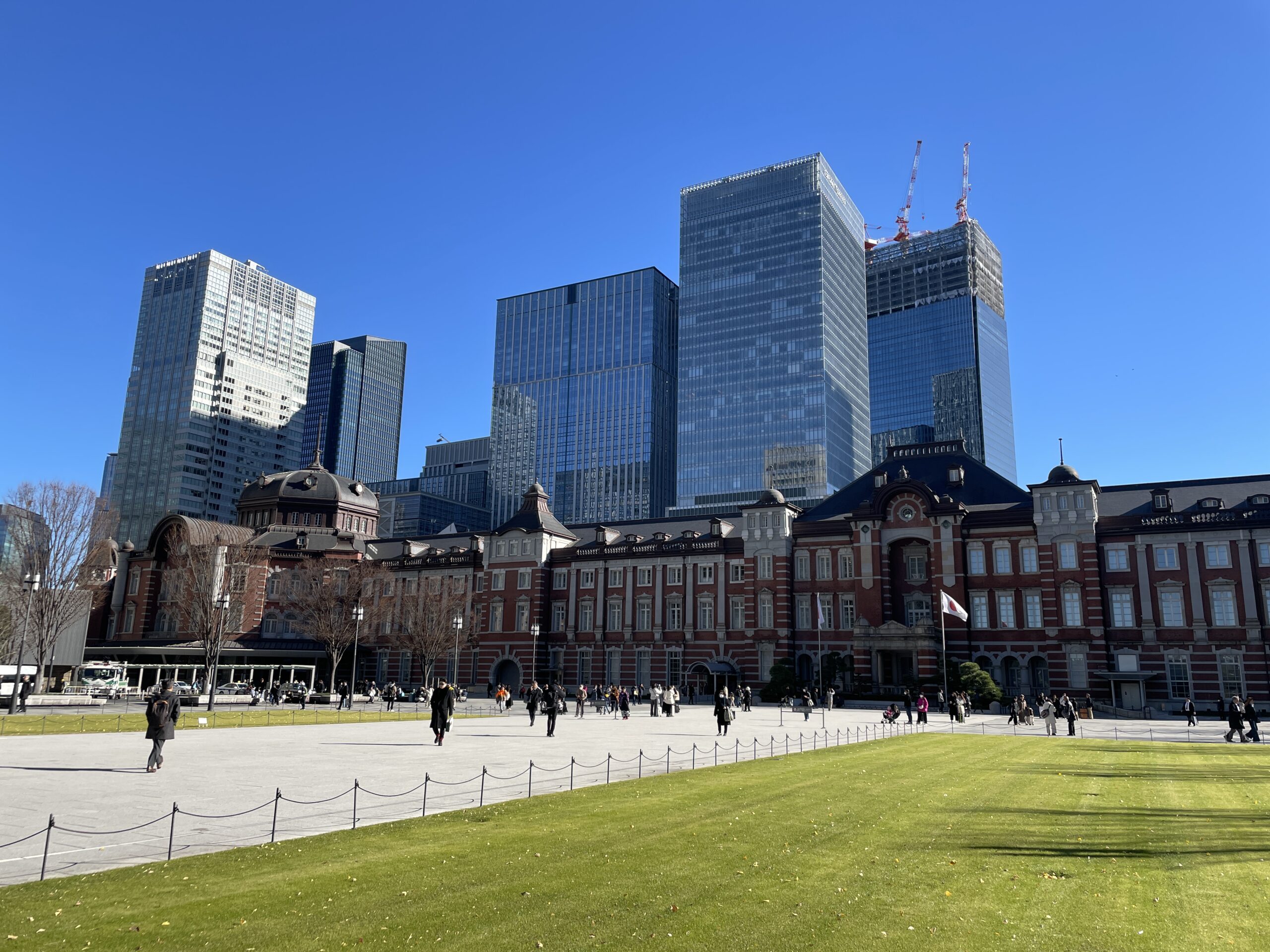 晴天の東京駅