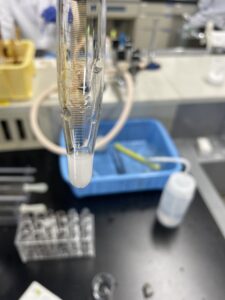 メモリがついてる試験管? 基礎化学実験でしか見なかった。