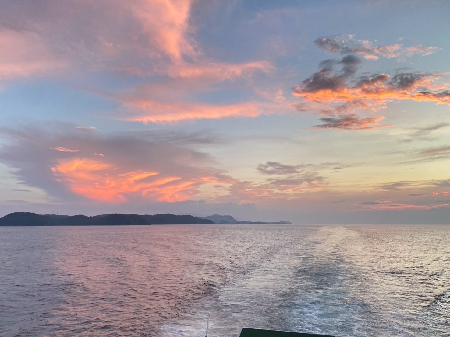 回生旅行の帰り、フェリーから見た空