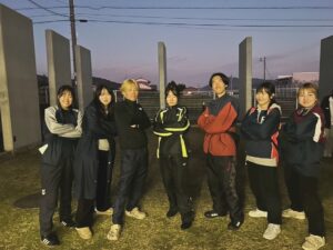 真ん中が委員長。ビジネスパートナーらしいです。